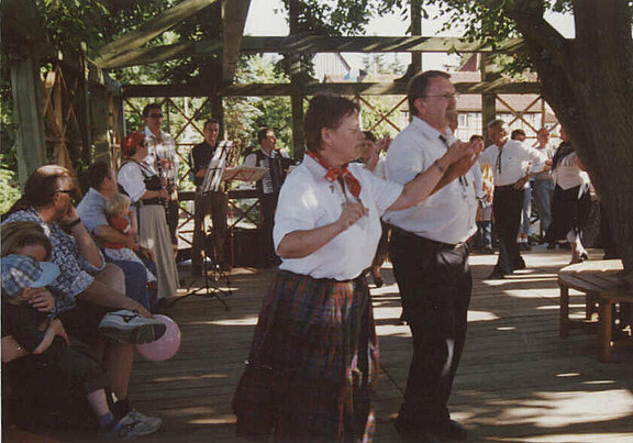 2002__3_.jpg  