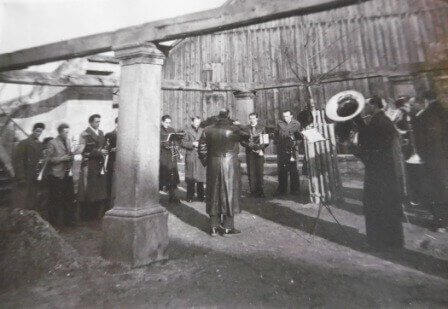 1954 Posaunenchor an der Tanzlinde - Bild aus Chronik Posaunenchor